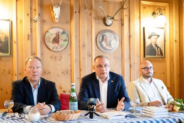 Stocker Verlag, Handwerk - Meister - Politik Berlin, AfD, Tino Chrupalla, Buchpräsentation, Leopold Stocker Verlag, Handwerk - Meister - Politik , Tino Chrupalla, Max Otte Berlin Berlin GER *** Stocker Verlag, Crafts, Master Craftsmen, Politics, Berlin, AfD, Tino Chrupalla, Book Presentation, Leopold Stocker Verlag, Crafts, Master Craftsmen, Politics, Tino Chrupalla, Max Otte, Berlin, Berlin, GER