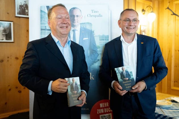 Stocker Verlag, Handwerk - Meister - Politik Berlin, AfD, Tino Chrupalla, Buchpräsentation, Leopold Stocker Verlag, Handwerk - Meister - Politik , Tino Chrupalla, Max Otte Berlin Berlin GER *** Stocker Verlag, Crafts, Master Craftsmen, Politics, Berlin, AfD, Tino Chrupalla, Book Presentation, Leopold Stocker Verlag, Crafts, Master Craftsmen, Politics, Tino Chrupalla, Max Otte, Berlin, Berlin, GER