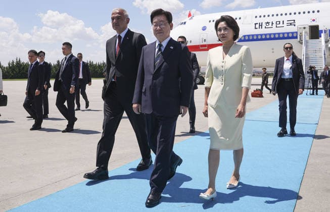 South Korean President Lee Jae Myung arrives in Ankara for NATO summit ANKARA, TURKIYE - JULY 7: South Korean President Lee Jae Myung and his wife Kim Hea Kyung arrive at Esenboga Airport to attend the 36th NATO Heads of State and Government Summit, in Ankara, Turkiye on July 7, 2026. Metin Aktas Anadolu Ankara Turkey. Editorial use only. Please get in touch for any other usage.  Copyright: x2026xAnadoluxMetinxAktasx
