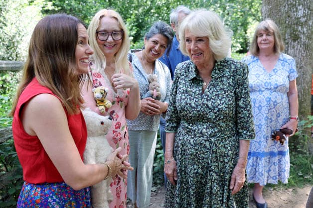 Queen Camilla Commemorates 100 Years Of Winnie The Pooh HARTFIELD, ENGLAND - JULY 07: (L-R) Jane Riordan, Cerrie Burnell, Sita Brahmachari, Queen Camilla and Julia Donaldson during Queen Camilla s visit to Ashdown Forest to commemorate 100 Years of Winnie-the-Pooh at Ashdown Forest on July 07, 2026 in Hartfield, England. Ashdown Forest was the inspiration for the Hundred Acre Wood in A.A. Milne s classic Winnie-the-Pooh children s books. The Queen visited the forest in her role as patron of the Royal Literary Fund., Credit:Chris Jackson PA ROTA - B68 Avalon United Kingdom, England, Hartfield, Ashdown Forest  Copyright: xChrisxJacksonx xPAxROTAx-xB68x xAvalonx 1115013512