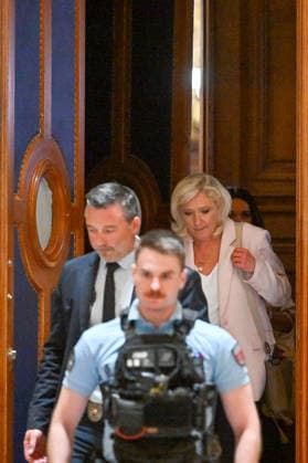 Marine Le Pen, president of the National Rally, leaves the Paris Court of Appeals, France, on July 7, 2026, following the verdict in the appeal trial of former and current RN members accused of embezzling European public funds in a case involving the creation of fictitious jobs at the European Parliament. The Court of Appeals sentenced Marine Le Pen, leader of France’s far right, to one year of house arrest with an electronic ankle monitor for this case, thereby jeopardizing her presidential candidacy next April. She was also barred from running for office for 15 months, a ban that was set to expire this year. Christian Liewig Bestimage President of the Rassemblement National parliamentary group Marine Le Pen leaves after the verdict in th  Copyright: xChristianxLiewigx xBestimagexChristianxLiewigx xBestimagex