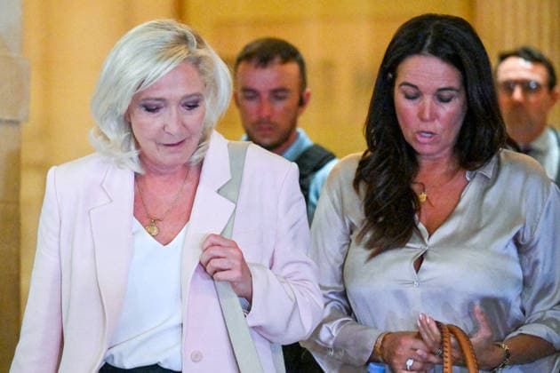Marine Le Pen, president of the National Rally, accompanied by Member of the European Parliament Catherine Griset, leaves the Paris Court of Appeals, France, on July 7, 2026, following the verdict in the appeal trial of former and current RN members accused of embezzling European public funds in a case involving the creation of fictitious jobs at the European Parliament. The Court of Appeals sentenced Marine Le Pen, leader of the French far right, to one year of house arrest with an electronic ankle monitor in connection with this case, thereby jeopardizing her presidential candidacy next April. She was also barred from running for office for 15 months, a ban that was set to expire this year. Christian Liewig Bestimage President of the Ras  Copyright: xChristianxLiewigx xBestimagexChristianxLiewigx xBestimagex