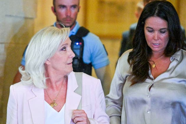 Marine Le Pen, president of the National Rally, accompanied by Member of the European Parliament Catherine Griset, leaves the Paris Court of Appeals, France, on July 7, 2026, following the verdict in the appeal trial of former and current RN members accused of embezzling European public funds in a case involving the creation of fictitious jobs at the European Parliament. The Court of Appeals sentenced Marine Le Pen, leader of the French far right, to one year of house arrest with an electronic ankle monitor in connection with this case, thereby jeopardizing her presidential candidacy next April. She was also barred from running for office for 15 months, a ban that was set to expire this year. Christian Liewig Bestimage President of the Ras  Copyright: xChristianxLiewigx xBestimagexChristianxLiewigx xBestimagex