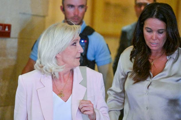 Marine Le Pen, president of the National Rally, accompanied by Member of the European Parliament Catherine Griset, leaves the Paris Court of Appeals, France, on July 7, 2026, following the verdict in the appeal trial of former and current RN members accused of embezzling European public funds in a case involving the creation of fictitious jobs at the European Parliament. The Court of Appeals sentenced Marine Le Pen, leader of the French far right, to one year of house arrest with an electronic ankle monitor in connection with this case, thereby jeopardizing her presidential candidacy next April. She was also barred from running for office for 15 months, a ban that was set to expire this year. Christian Liewig Bestimage President of the Ras  Copyright: xChristianxLiewigx xBestimagexChristianxLiewigx xBestimagex