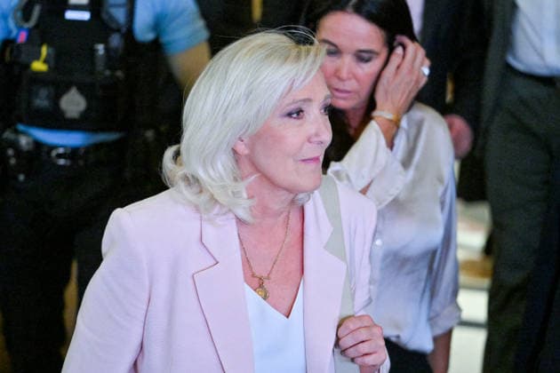 Marine Le Pen, president of the National Rally, accompanied by Member of the European Parliament Catherine Griset, leaves the Paris Court of Appeals, France, on July 7, 2026, following the verdict in the appeal trial of former and current RN members accused of embezzling European public funds in a case involving the creation of fictitious jobs at the European Parliament. The Court of Appeals sentenced Marine Le Pen, leader of the French far right, to one year of house arrest with an electronic ankle monitor in connection with this case, thereby jeopardizing her presidential candidacy next April. She was also barred from running for office for 15 months, a ban that was set to expire this year. Christian Liewig Bestimage President of the Ras  Copyright: xChristianxLiewigx xBestimagexChristianxLiewigx xBestimagex