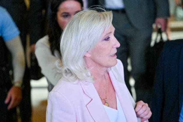 Marine Le Pen, president of the National Rally, accompanied by Member of the European Parliament Catherine Griset, leaves the Paris Court of Appeals, France, on July 7, 2026, following the verdict in the appeal trial of former and current RN members accused of embezzling European public funds in a case involving the creation of fictitious jobs at the European Parliament. The Court of Appeals sentenced Marine Le Pen, leader of the French far right, to one year of house arrest with an electronic ankle monitor in connection with this case, thereby jeopardizing her presidential candidacy next April. She was also barred from running for office for 15 months, a ban that was set to expire this year. Christian Liewig Bestimage President of the Ras  Copyright: xChristianxLiewigx xBestimagexChristianxLiewigx xBestimagex