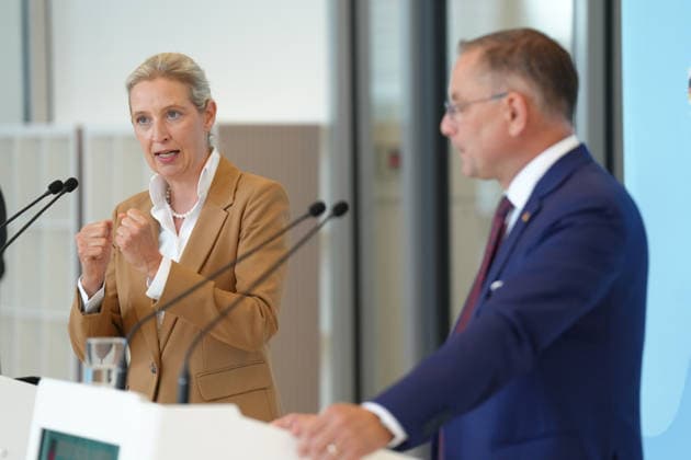 Pressekonferenz der AfD vor der Fraktionssitzung im Bundestag Alice Weidel gemeinsam mit Tino Chrupalla bei der Pressekonferenz im Vorfeld der Fraktionssitzung im Bundestag, die AfD Vorsitzende unterstreicht ihre Aussagen mit viel Gestik Berlin, 07.07.2026 Berlin Berlin Deutschland *** AfD press conference ahead of the parliamentary group meeting in the Bundestag: Alice Weidel, alongside Tino Chrupalla, at the press conference ahead of the parliamentary group meeting in the Bundestag; the AfD chairwoman emphasizes her statements with animated gestures. Berlin, July 7, 2026 Berlin Berlin Germany