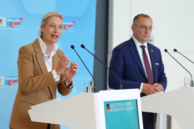 Pressekonferenz der AfD vor der Fraktionssitzung im Bundestag Alice Weidel gemeinsam mit Tino Chrupalla bei der Pressekonferenz im Vorfeld der Fraktionssitzung im Bundestag, die AfD Vorsitzende unterstreicht ihre Aussagen mit viel Gestik Berlin, 07.07.2026 Berlin Berlin Deutschland *** AfD press conference ahead of the parliamentary group meeting in the Bundestag: Alice Weidel, alongside Tino Chrupalla, at the press conference ahead of the parliamentary group meeting in the Bundestag; the AfD chairwoman emphasizes her statements with animated gestures. Berlin, July 7, 2026 Berlin Berlin Germany