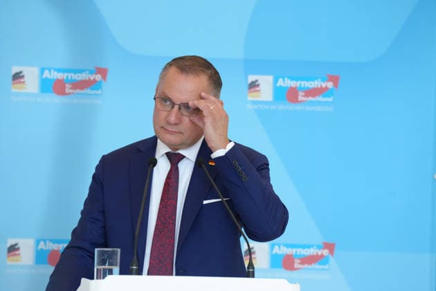 Pressekonferenz der AfD vor der Fraktionssitzung im Bundestag Tino Chrupalla (Afd) im Portrait richtet er seine Brille bei der Pressekonferenz im Vorfeld der Fraktionssitzung im Bundestag, Berlin, 07.07.2026 Berlin Berlin Deutschland *** AfD press conference ahead of the parliamentary group meeting in the Bundestag: A portrait of Tino Chrupalla (AfD) as he adjusts his glasses during the press conference ahead of the parliamentary group meeting in the Bundestag, Berlin, July 7, 2026, Berlin, Germany