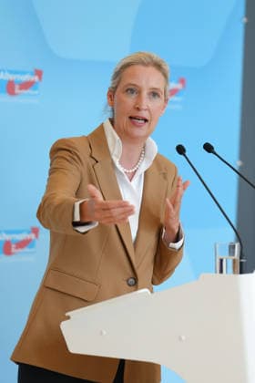 Pressekonferenz der AfD vor der Fraktionssitzung im Bundestag Alice Weidel im Portrait bei der Pressekonferenz im Vorfeld der Fraktionssitzung im Bundestag, Berlin, 07.07.2026 Berlin Berlin Deutschland *** AfD Press Conference Ahead of the Parliamentary Group Meeting in the Bundestag: A Portrait of Alice Weidel at the Press Conference Ahead of the Parliamentary Group Meeting in the Bundestag, Berlin, July 7, 2026, Berlin, Berlin, Germany