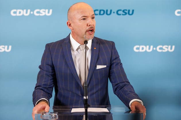 Statement vor den Fraktionssitzung der CDU CSU Alexander Hoffmann, stellvertretender Fraktionsvorsitzender der CDU CSU im Bundestag und Vorsitzender der CSU-Landesgruppe, spricht während eines Statement vor den Fraktionssitzungen am 07.07.2026 in Berlin. Berlin Berlin Deutschland Reichstag *** Statement before the CDU CSU parliamentary group meeting: Alexander Hoffmann, deputy chair of the CDU CSU parliamentary group in the Bundestag and chair of the CSU state group, speaks during a statement before the parliamentary group meetings on July 7, 2026, in Berlin, Berlin, Berlin, Germany, at the Reichstag