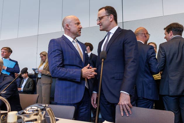 Fraktionssitzung CDU CSU Alexander Hoffmann und Jens Spahn (CDU), Fraktionsvorsitzender, bei einer Fraktionssitzung am 07.07.2026 in Berlin. Berlin Berlin Deutschland Bundestag *** CDU CSU Caucus Meeting: Alexander Hoffmann and Jens Spahn (CDU), caucus chair, at a caucus meeting on July 7, 2026, in Berlin, Berlin, Berlin, Germany, Bundestag