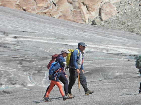 07.07.26 Schweiz Wallis, Tourismus,Tourismusbranche Gletscherschmelze. Bild, Alpinisten Wanderer unterwegs auf Rhonegletscher *** July 26, 2007, Switzerland, Valais, Tourism, Tourism Industry, Glacier Melt, Photo, Mountaineers and Hikers on the Rhône Glacier 