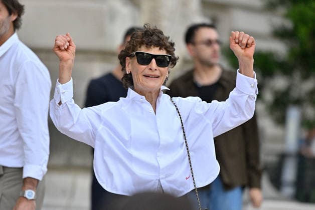 PFW Haute Couture Chanel Outside Arrivals JR Jeannie Longo arriving at the Chanel show during Haute Couture Fashion Week in Paris, France, on 7 July 2026. Photo by Julien Reynaud APS-Medias ABACAPRESS.COM Paris France  Copyright: xReynaudxJulien APS-Medias ABACAx