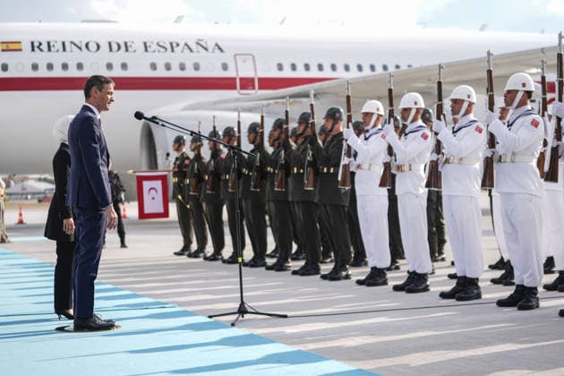 NATO Ankara Summit ANKARA, TURKIYE - JULY 7: Spanish Prime Minister Pedro Sanchez salutes the ceremonial guard upon his arrival at Ankara Airport ahead of the 36th NATO Heads of State and Government Summit in Ankara, Turkiye, on July 7, 2026. Osmancan Gurdogan Anadolu Ankara Turkey. Editorial use only. Please get in touch for any other usage.  Copyright: x2026xAnadoluxOsmancanxGurdoganx