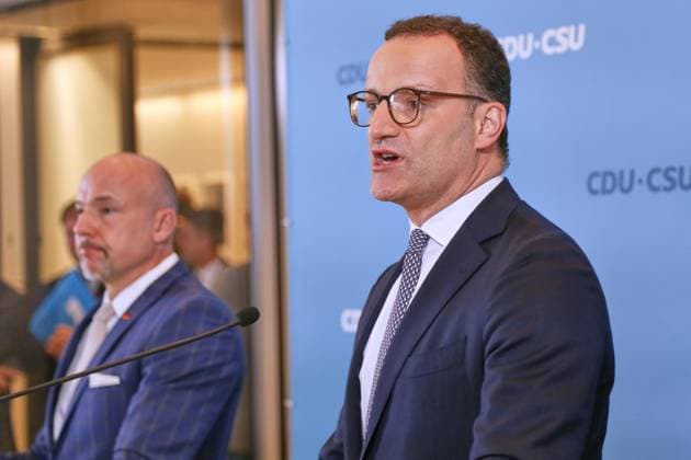 Berlin, Deutschland, 07.07.2026: Deutscher Bundestag: Unions-Fraktionssitzung: CSU-Landesgruppenchef Alexander Hoffmann und Fraktionschef Jens Spahn (CDU) geben ein Pressestatement *** Berlin, Germany, July 7, 2026 German Bundestag Union parliamentary group meeting CSU state group leader Alexander Hoffmann and CDU parliamentary group leader Jens Spahn issue a press statement Copyright: xdtsxNachrichtenagenturx dts_126703