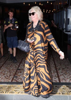Amanda Lear at the Stéphane Rolland fashion show at the Olympia, Fall Winter 2026–2027 Haute Couture Collection during Paris Fashion Week, on July 7, 2026. Denis Guignebourg, Bestimage. Celebrities at the Stéphane Rolland Fall Winter 2026–2027 Haute Couture Collection fashion show, during Paris Fashion Week, on July 7, 2026, Paris, France  Copyright: xDenisxGuignebourgx xBestimagexDenisxGuignebourgx xBestimagex