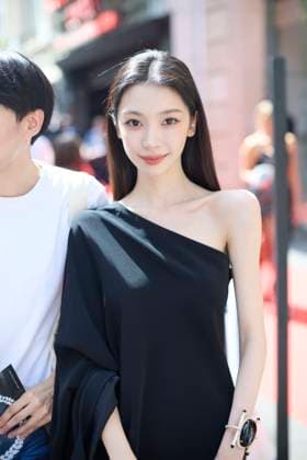 PARIS, FRANCE - JULY 07: Yi Mengling attends the Stephane Rolland show during Paris Haute Couture Fashion Week Fall Winter 2026 on July 7, 2026 in Paris, France.  Copyright: xVCGx 111652911214