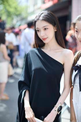 PARIS, FRANCE - JULY 07: Yi Mengling attends the Stephane Rolland show during Paris Haute Couture Week Fall Winter 2026 on July 7, 2026 in Paris, France.  Copyright: xVCGx 111652911136