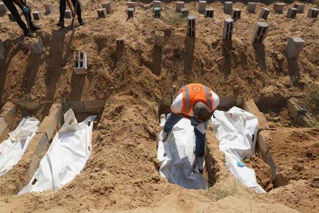 Red Cross teams examined the mass grave in the Deir al-Balah DEIR AL-BALAH, GAZA, PALESTINE - JULY 7: Officials of the International Committee of the Red Cross (ICRC) continue their work at a mass grave to collect samples from bodies for DNA testing during an investigation for unidentified victims of Israeli attacks in Deir al-Balah, Gaza, Palestine on July 07, 2026. Anas Zeyad Fteha Anadolu Deir al-Balah Gaza. Editorial use only. Please get in touch for any other usage.  Copyright: x2026xAnadoluxAnasxZeyadxFtehax