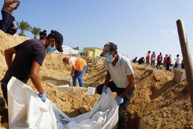Red Cross teams examined the mass grave in the Deir al-Balah DEIR AL-BALAH, GAZA, PALESTINE - JULY 7: Officials of the International Committee of the Red Cross (ICRC) continue their work at a mass grave to collect samples from bodies for DNA testing during an investigation for unidentified victims of Israeli attacks in Deir al-Balah, Gaza, Palestine on July 07, 2026. Anas Zeyad Fteha Anadolu Deir al-Balah Gaza. Editorial use only. Please get in touch for any other usage.  Copyright: x2026xAnadoluxAnasxZeyadxFtehax