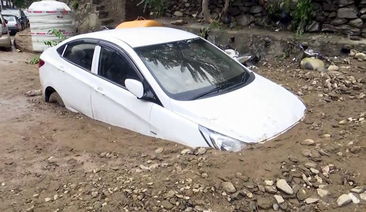 RECORD DATE NOT STATED Car Buried Under Mud and Debris After Cloudburst Triggers Flash Flood in Doda s Thathri Area Doda J&K , Jul 07 (ANI): A car submerged in mud and debris after a cloudburst triggered flash flooding at Thathri area, in Doda on Tuesday. (ANI Video Grab) Doda Jammu and Kashmir India Copyright: xANIx ANI_20260707158