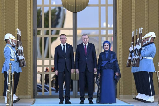 NATO Ankara Summit ANKARA, TURKIYE - JULY 7: Turkish President Recep Tayyip Erdogan (C) and his wife Emine Erdogan (R) welcome Latvian President Edgars Rinkevics (L) during a reception hosted for heads of state and government attending the 36th NATO Summit and their spouses at the Presidential Complex in Ankara, Turkiye, on July 7, 2026. Mehmet Ali Ozcan Anadolu Ankara Turkey. Editorial use only. Please get in touch for any other usage.  Copyright: x2026xAnadoluxMehmetxAlixOzcanx