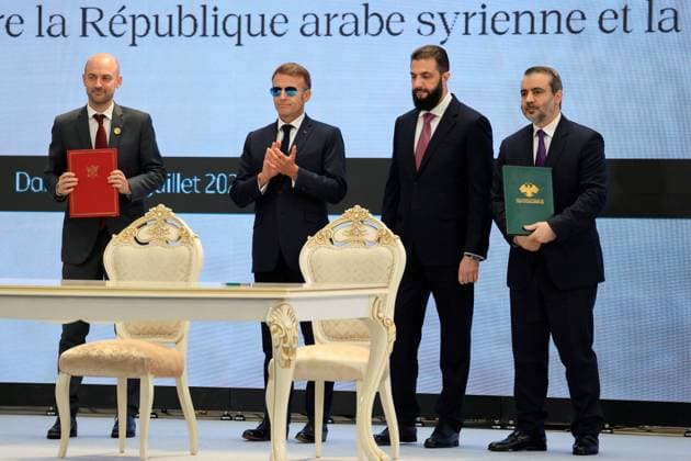 President Macron Visits Syria - Economic Forum (From L) France s Foreign Affairs Minister Jean-Noel Barrot, France s President Emmanuel Macron, Syria s interim president Ahmed al-Sharaa and Syria s Foreign Minister Asaad al-Shaibani pose after signing a Framework Agreement on Bilateral Cooperation an agreement signing ceremony in Damascus on July 7, 2026. French President Emmanuel Macron arrived in Damascus on July 6, 2026 for the first visit by a Western European head of state since Syria s new authorities took power in 2024, an AFP journalist said. Macron, who will depart on July 7, 2026, will advocate for a free, pluralist Syria that respects each of its components and plays a role in moderating Middle East tensions, the French preside  Copyright: xMarinxLudovic Pool ABACAx