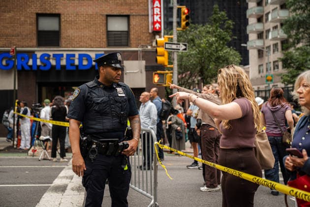 July 7, 2026, New York City, New York, United States: Bystanders on site New York City United States - ZUMAs378 20260707_zip_s378_022 Copyright: xIoannxMariaxStacewiczx