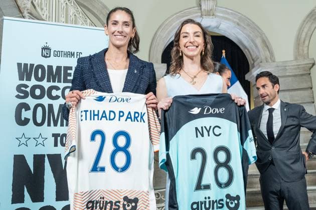 July 7, 2026, Bronx, New York, USA: Gotham FC President of soccer operations Yael Averbuch West and Carolyn Tisch Blogett, owner of Gotham FC attend announcement the Gotham FC will play at Etihad Park stadium beginning in 2028 at City Hall press briefing in New York, NY on July 7, 2026. Bronx USA - ZUMAr339 20260707_znp_r339_005 Copyright: xLevxRadinx