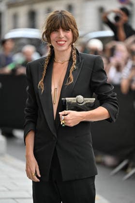 PFW Haute Couture Armani Prive Outside Arrivals JR Lou Doillon arriving at the Armani Prive show during Haute Couture Fashion Week in Paris, France, on 7 July 2026. Photo by Julien Reynaud APS-Medias ABACAPRESS.COM Paris France  Copyright: xReynaudxJulien APS-Medias ABACAx