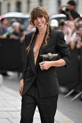 PFW Haute Couture Armani Prive Outside Arrivals JR Lou Doillon arriving at the Armani Prive show during Haute Couture Fashion Week in Paris, France, on 7 July 2026. Photo by Julien Reynaud APS-Medias ABACAPRESS.COM Paris France  Copyright: xReynaudxJulien APS-Medias ABACAx
