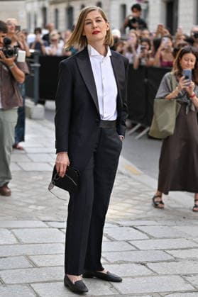 PFW Haute Couture Armani Prive Outside Arrivals JR Rosamund Pike arriving at the Armani Prive show during Haute Couture Fashion Week in Paris, France, on 7 July 2026. Photo by Julien Reynaud APS-Medias ABACAPRESS.COM Paris France  Copyright: xReynaudxJulien APS-Medias ABACAx