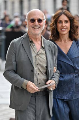 PFW Haute Couture Armani Prive Outside Arrivals JR Ludovico Einaudi, Paola Dallolio arriving at the Armani Prive show during Haute Couture Fashion Week in Paris, France, on 7 July 2026. Photo by Julien Reynaud APS-Medias ABACAPRESS.COM Paris France  Copyright: xReynaudxJulien APS-Medias ABACAx
