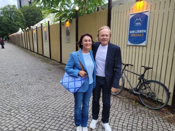 Sandra Maischberger und Ehemann Jan Kerhart beim Fest der Produktionsallianz 2026 im Tipi am Kanzleramt. Berlin, 07.07.2026 *** Sandra Maischberger and her husband Jan Kerhart at the 2026 Production Alliance Gala at the Tipi am Kanzleramt in Berlin, July 7, 2026 Copyright: xAgenturxMatthiasxWehnertx xM.xGränzdörferx