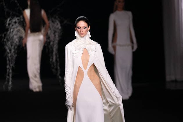 PFW - Stephane Rolland Runway A model walks the runway during the Stephane Rolland Haute Couture Fall Winter 2026 2027 show as part of Paris Fashion Week in Paris, France on July 07, 2026. Photo by Laurent Zabulon ABACAPRESS.COM  Copyright: xZabulonxLaurent ABACAx