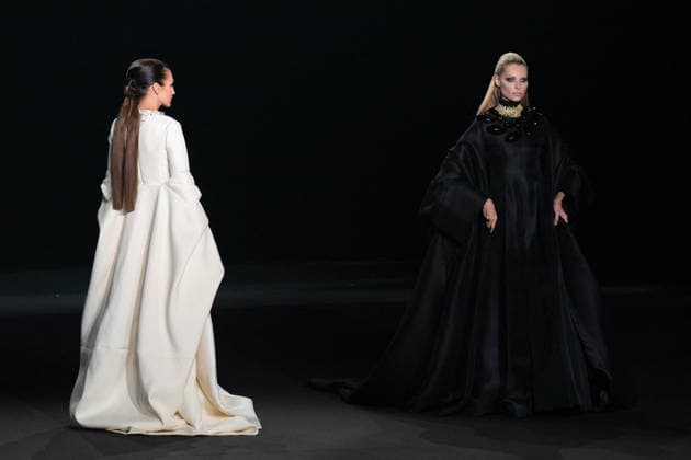 PFW - Stephane Rolland Runway A model walks the runway during the Stephane Rolland Haute Couture Fall Winter 2026 2027 show as part of Paris Fashion Week in Paris, France on July 07, 2026. Photo by Laurent Zabulon ABACAPRESS.COM  Copyright: xZabulonxLaurent ABACAx