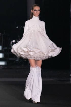 PFW - Stephane Rolland Runway A model walks the runway during the Stephane Rolland Haute Couture Fall Winter 2026 2027 show as part of Paris Fashion Week in Paris, France on July 07, 2026. Photo by Laurent Zabulon ABACAPRESS.COM  Copyright: xZabulonxLaurent ABACAx