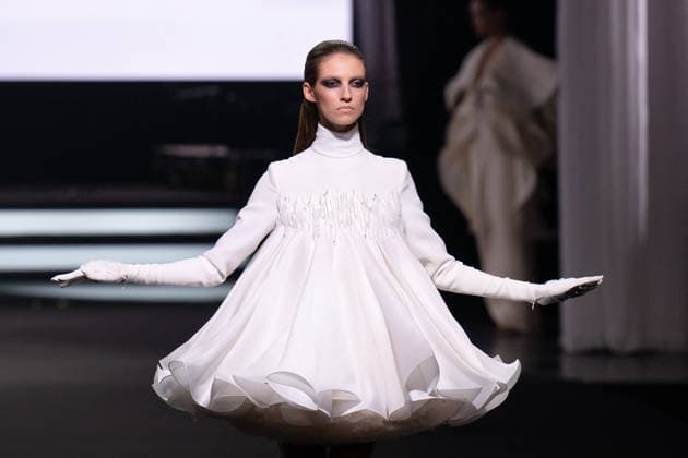 PFW - Stephane Rolland Runway A model walks the runway during the Stephane Rolland Haute Couture Fall Winter 2026 2027 show as part of Paris Fashion Week in Paris, France on July 07, 2026. Photo by Laurent Zabulon ABACAPRESS.COM  Copyright: xZabulonxLaurent ABACAx