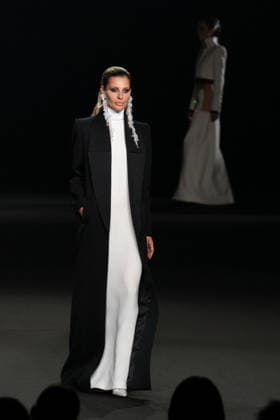 PFW - Stephane Rolland Runway A model walks the runway during the Stephane Rolland Haute Couture Fall Winter 2026 2027 show as part of Paris Fashion Week in Paris, France on July 07, 2026. Photo by Laurent Zabulon ABACAPRESS.COM  Copyright: xZabulonxLaurent ABACAx