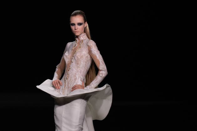 PFW - Stephane Rolland Runway A model walks the runway during the Stephane Rolland Haute Couture Fall Winter 2026 2027 show as part of Paris Fashion Week in Paris, France on July 07, 2026. Photo by Laurent Zabulon ABACAPRESS.COM  Copyright: xZabulonxLaurent ABACAx