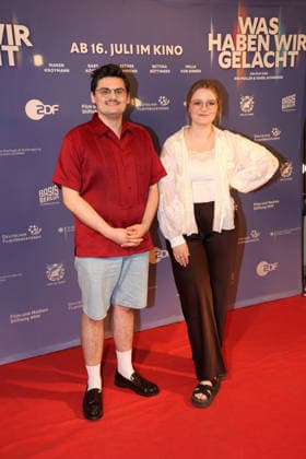 Miguel Robitzky und Carolin Worbs bei der Was Haben Wir Gelacht Dokufilm Premiere am 7.07.2026 im Cineplex Filmpalast in Koeln Miguel Robitzky and Carolin Worbs attend the premiere of the documentary film Was Haben Wir Gelacht on July 7, 2026, at the Cineplex Filmpalast in Cologne, Germany Was Haben Wir Gelacht Premiere in Koeln *** Miguel Robitzky and Carolin Worbs at the premiere of the documentary film *Was Haben Wir Gelacht* on July 7, 2026, at the Cineplex Filmpalast in Cologne Miguel Robitzky and Carolin Worbs attend the premiere of the documentary film *Was Haben Wir Gelacht* on July 7, 2026, at the Cineplex Filmpalast in Cologne, Germany. Was Haben Wir Gelacht Premiere in Cologne 