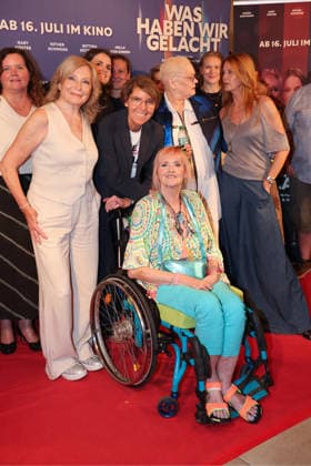 Maren Kroymann, Bettina Boettinger, Gaby Koester, Hella von Sinnen und Esther Schweins bei der Was Haben Wir Gelacht Dokufilm Premiere am 7.07.2026 im Cineplex Filmpalast in Koeln Maren Kroymann, Bettina Boettinger, Gaby Koester, Hella von Sinnen and Esther Schweins attend the premiere of the documentary film Was Haben Wir Gelacht on July 7, 2026, at the Cineplex Filmpalast in Cologne, Germany Was Haben Wir Gelacht Premiere in Koeln *** Maren Kroymann, Bettina Boettinger, Gaby Koester, Hella von Sinnen, and Esther Schweins at the premiere of the documentary film *Was Haben Wir Gelacht* on July 7, 2026, at the Cineplex Filmpalast in Cologne. Maren Kroymann, Bettina Boettinger, Gaby Koester, Hella von Sinnen, and Esther Schweins attend 
