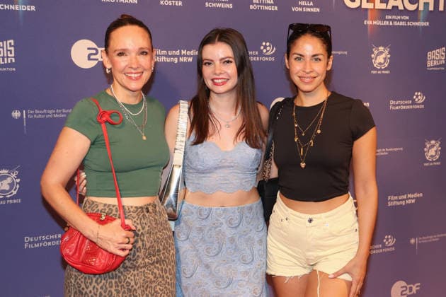 Carolin Kebekus, Maria Clara Groppler and Negah Amiri attend the premiere of the documentary film Was Haben Wir Gelacht on July 7, 2026, at the Cineplex Filmpalast in Cologne, Germany Premiere of the documentary film Was Haben Wir Gelacht at the Cineplex Filmpalast in Cologne, Germany *** Carolin Kebekus, Maria Clara Groppler, and Negah Amiri attend the premiere of the documentary film *Was Haben Wir Gelacht* on July 7, 2026, at the Cineplex Filmpalast in Cologne, Germany. Premiere of the documentary film *Was Haben Wir Gelacht* at the Cineplex Filmpalast in Cologne, Germany