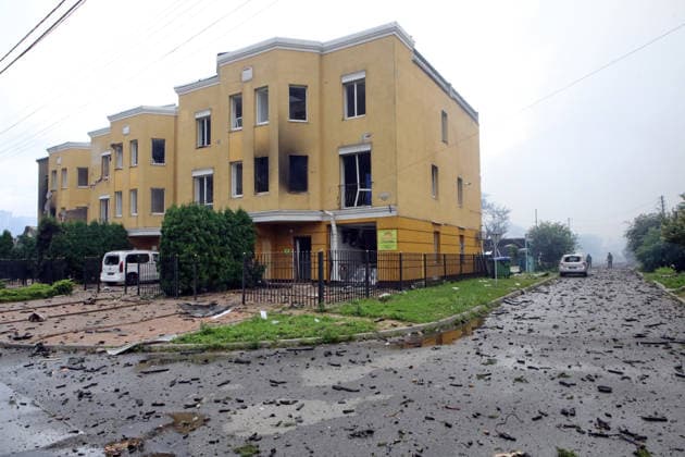 RECORD DATE NOT STATED A building damaged in a massive combined Russian attack, Vyshneve, Kyiv region, Ukraine, on July 6, 2026. Russian forces launched a large-scale attack on the city and the region using ballistic and cruise missiles, as well as attack drones. Dozens of houses on five streets were destroyed, while warehouses and businesses sustained damage. More than 600 local residents were evacuated due to the detonation of explosive hazards. Six people were killed and at least 26 others were injured, including a nine-month-old baby and a 12-year-old child (Photo by Volodymyr Tarasov Ukrinform) Russian forces strike Zaporizhzhia with two guided bombs  Copyright: xVolodymyrxTarasovx