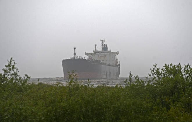 Ship ran aground near a beach in Mumbai, India - 7 Jul 2026 MT AL Jafzia, a Nicaragua-flagged merchant tanker that ran aground is seen off Manori beach in Mumbai. The merchant tanker broke away from the anchor chain during heavy monsoon rain and rough sea conditions. Authorities confirmed that no crew members or people were present on board, when it was inspected. steps are taken to remove the vessel safely that ran aground off Manori beach. Mumbai India Copyright: xAshishxVaishnavx xSOPAxImagesx AVaishnav_Ship ran aground near a beach in Mumbai (2)