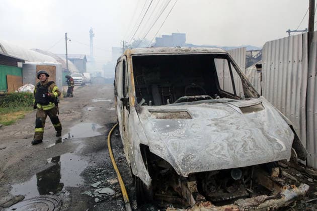 RECORD DATE NOT STATED A rescue worker walks past a car destroyed in a massive combined Russian attack, Vyshneve, Kyiv region, Ukraine, on July 6, 2026. Russian forces launched a large-scale attack on the city and the region using ballistic and cruise missiles, as well as attack drones. Dozens of houses on five streets were destroyed, while warehouses and businesses sustained damage. More than 600 local residents were evacuated due to the detonation of explosive hazards. Six people were killed and at least 26 others were injured, including a nine-month-old baby and a 12-year-old child (Photo by Volodymyr Tarasov Ukrinform) Russian forces strike Zaporizhzhia with two guided bombs  Copyright: xVolodymyrxTarasovx