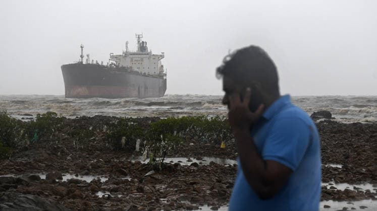 Ship ran aground near a beach in Mumbai, India - 7 Jul 2026 MT AL Jafzia, a Nicaragua-flagged merchant tanker that ran aground is seen in distance off Manori beach in Mumbai. The merchant tanker broke away from the anchor chain during heavy monsoon rain and rough sea conditions. Authorities confirmed that no crew members or people were present on board, when it was inspected. steps are taken to remove the vessel safely that ran aground off Manori beach. Mumbai India Copyright: xAshishxVaishnavx xSOPAxImagesx AVaishnav_Ship ran aground near a beach in Mumbai (3)
