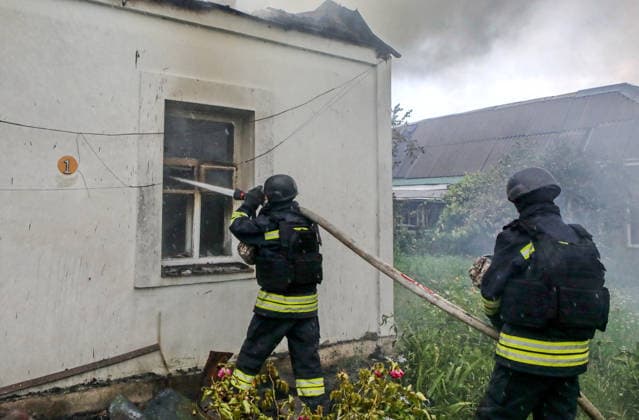 RECORD DATE NOT STATED Rescue workers extinguish a fire inside a residential building damaged in a massive combined Russian attack, Vyshneve, Kyiv region, Ukraine, on July 6, 2026. Russian forces launched a large-scale attack on the city and the region using ballistic and cruise missiles, as well as attack drones. Dozens of houses on five streets were destroyed, while warehouses and businesses sustained damage. More than 600 local residents were evacuated due to the detonation of explosive hazards. Six people were killed and at least 26 others were injured, including a nine-month-old baby and a 12-year-old child (Photo by Volodymyr Tarasov Ukrinform) Russian forces strike Zaporizhzhia with two guided bombs  Copyright: xVolodymyrxTarasovx