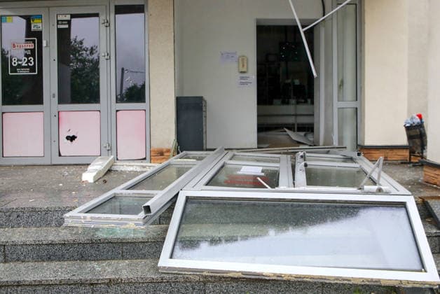RECORD DATE NOT STATED Doors blown out of a building by a massive combined Russian attack are seen in Vyshneve, Kyiv region, Ukraine, on July 6, 2026. Russian forces launched a large-scale attack on the city and the region using ballistic and cruise missiles, as well as attack drones. Dozens of houses on five streets were destroyed, while warehouses and businesses sustained damage. More than 600 local residents were evacuated due to the detonation of explosive hazards. Six people were killed and at least 26 others were injured, including a nine-month-old baby and a 12-year-old child (Photo by Volodymyr Tarasov Ukrinform) Russian forces strike Zaporizhzhia with two guided bombs  Copyright: xVolodymyrxTarasovx